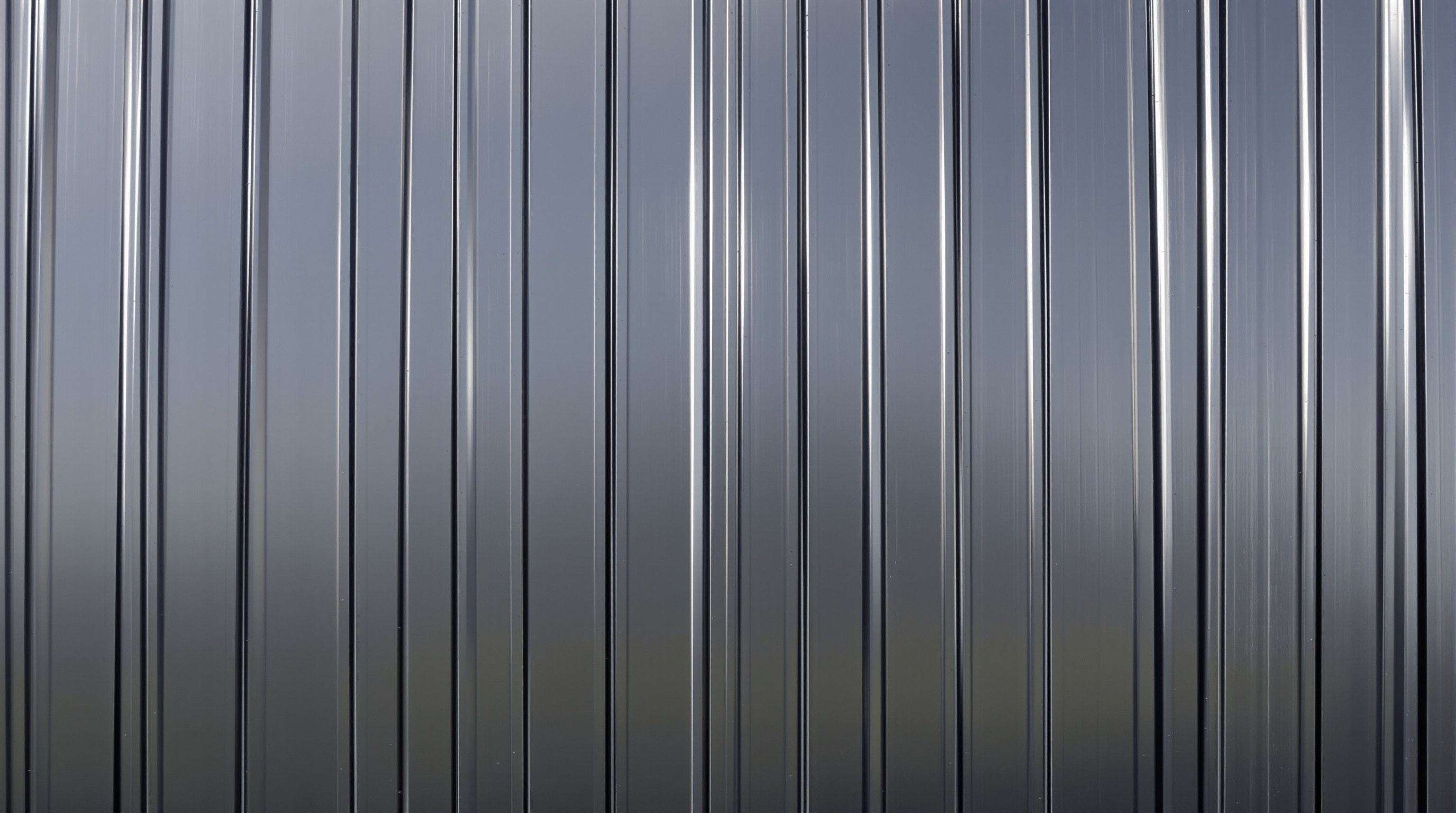 Façade moderne bardée d'acier prélaqué gris anthracite illustrant la qualité architecturale.